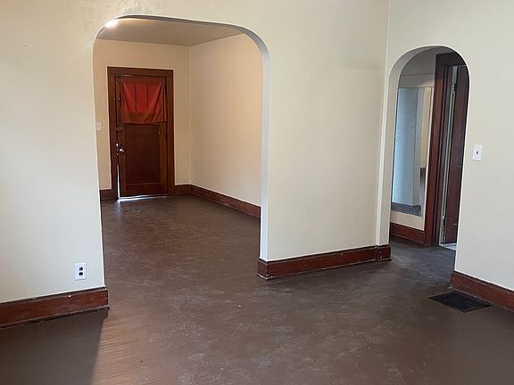 2nd image of 1927 Neyer Ave