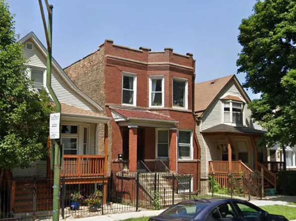 2742 W Nelson St APT 1, Chicago, IL 60618
