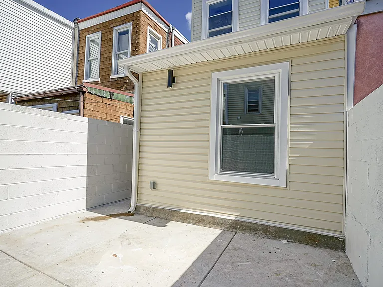 2028 Moore St #1 — Photo 14