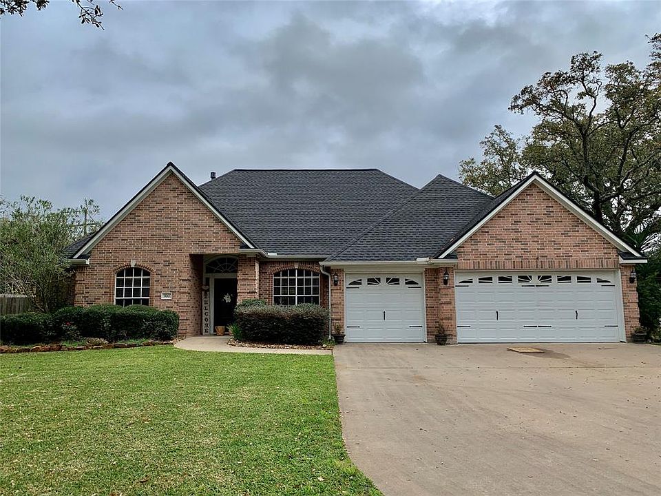 1st image of 900 Enchanted Oaks Dr