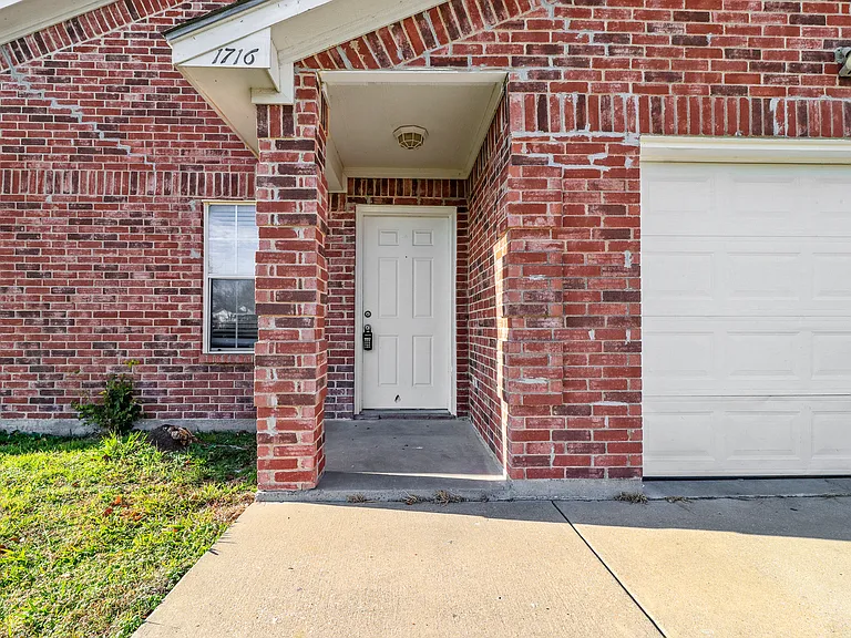 1716 Manor Garden Curv — Photo 16
