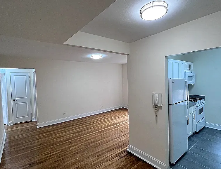 2070 20th Ln #3 — Photo 3