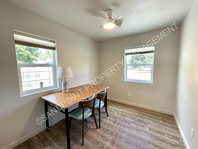 910 Poplar St — Photo 18