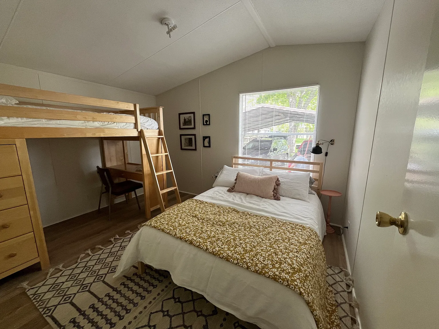 3 bed, 1304 sqft, $1,700 — Photo 2