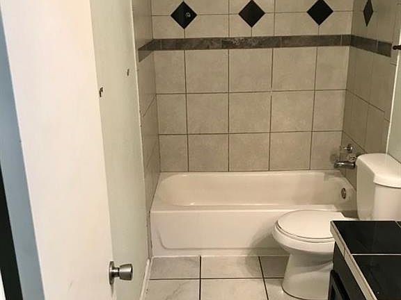 4th image of 2625 Santa Barbara Dr