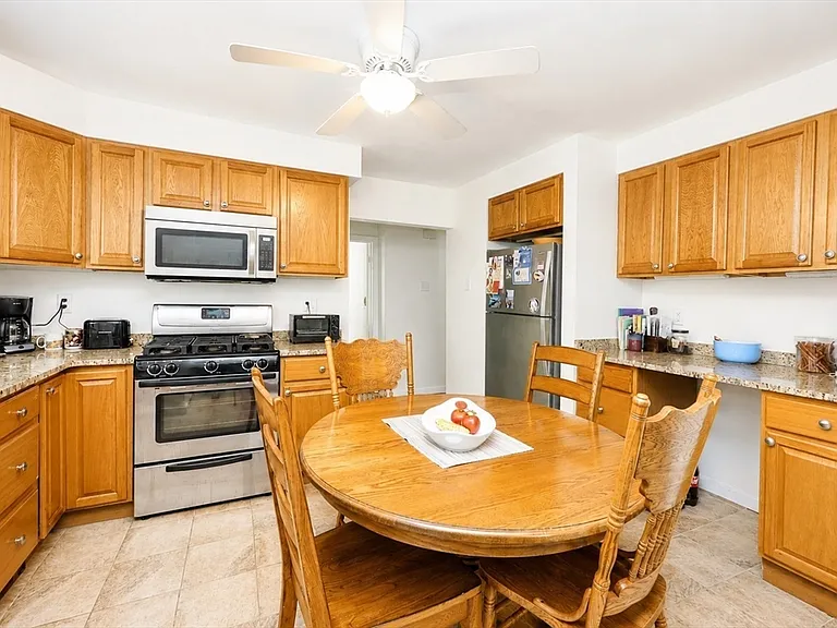 11 Sterling Park #1R — Photo 2