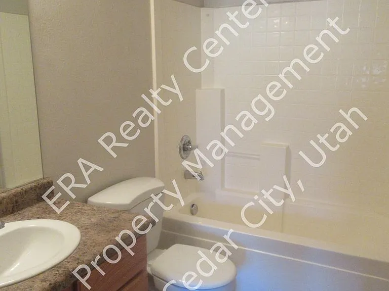 534 W 1950 N — Photo 7