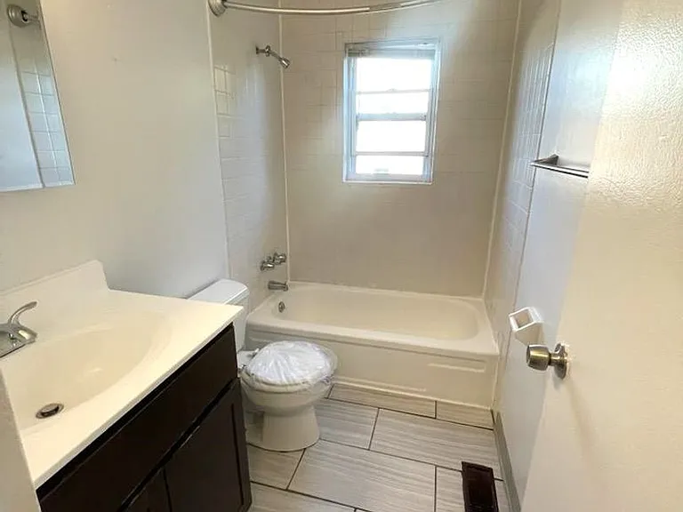 1011 George St — Photo 8