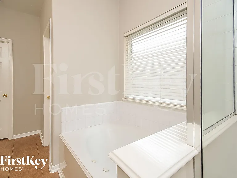 1018 Lamson Ct — Photo 10