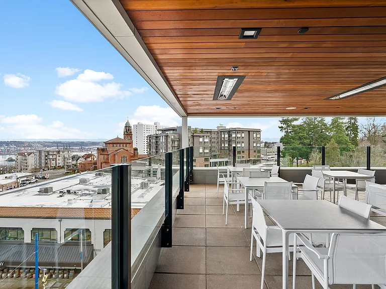 Stadium Apartments — Photo 32