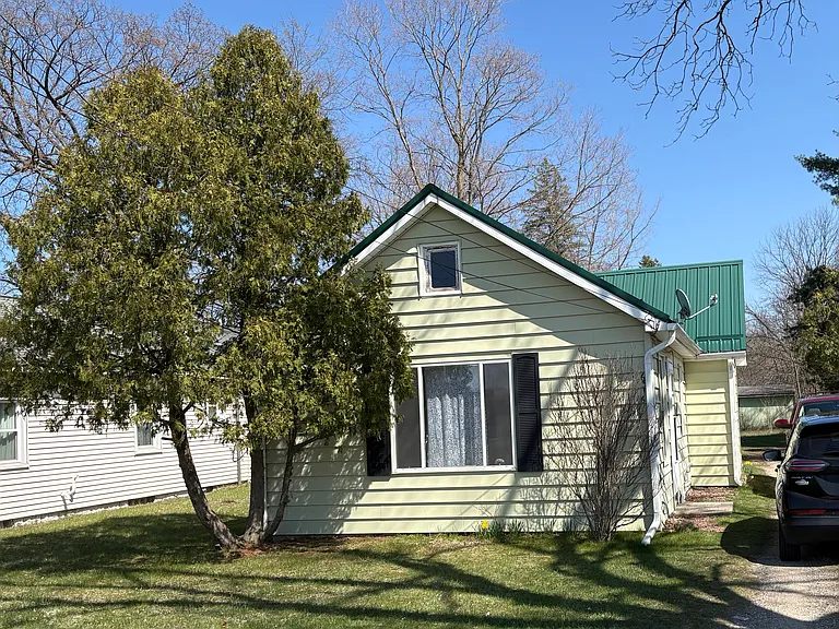 6316 Belmont Ave NE — Photo 1