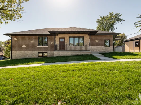 9400 S 81st Ave, Hickory Hills, IL 60457