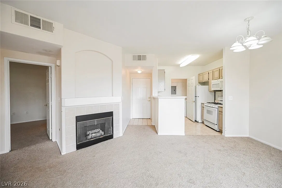 2 bed, 2.0 bath, 906 sqft, $1,340 — Photo 1