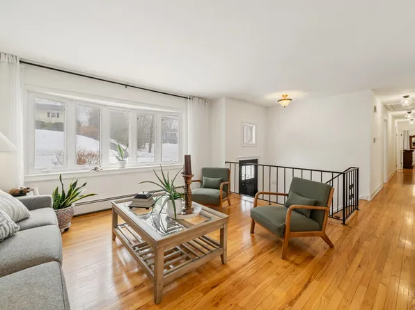 16 Cushing Dr, Danbury, CT 06811