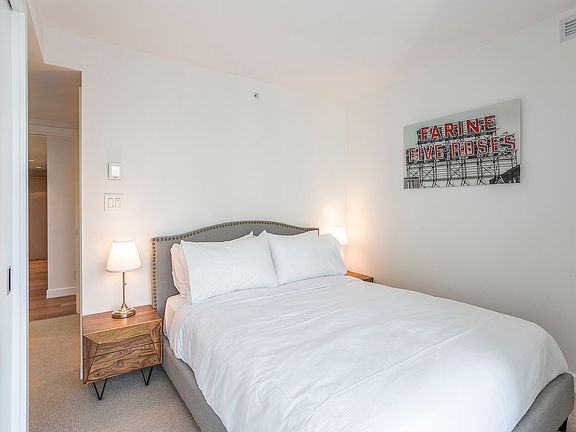 4th image of 777 Richards St N #1304209