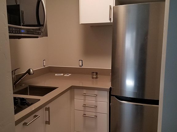 2nd image of 1715A Hillman Ave