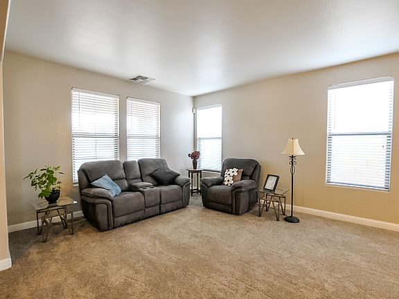 3rd image of 1582 E Jardin Pl