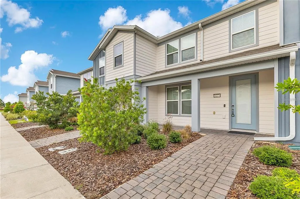 3 bed, 2.5 bath, 1620 sqft, $3,000 — Photo 2