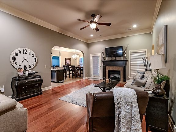 3rd image of 11425 Forest Glen Blvd