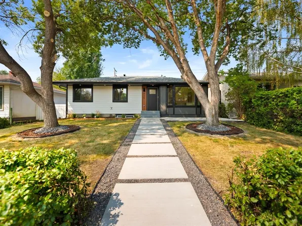 439 E Arlington Dr SE, Calgary, AB T2H 1S4