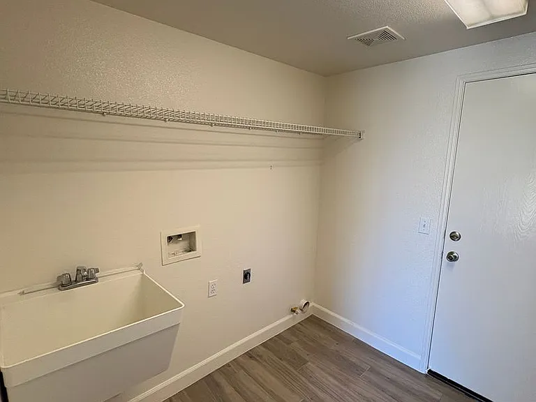 722 W James Ct — Photo 33