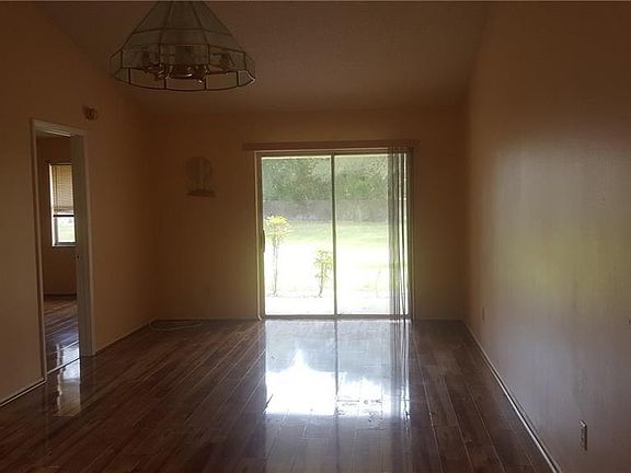 4th image of 219 Hill St #219