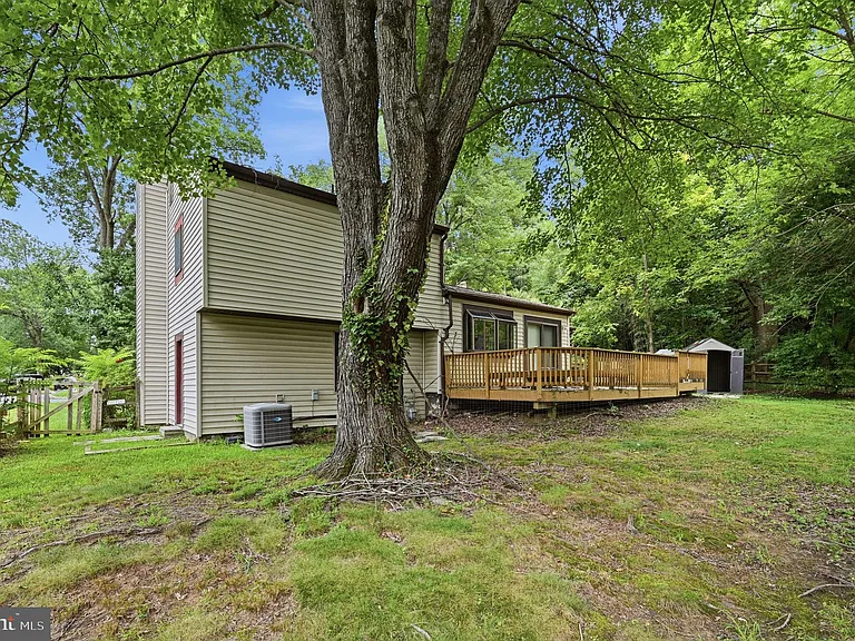 6251 Parallel Ln — Photo 24