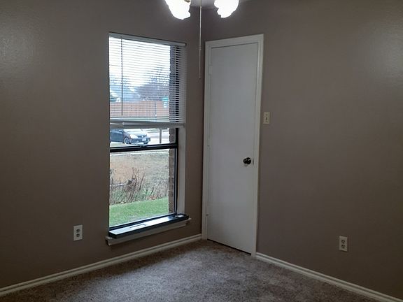 5th image of 2404 Cordoba Dr APT A