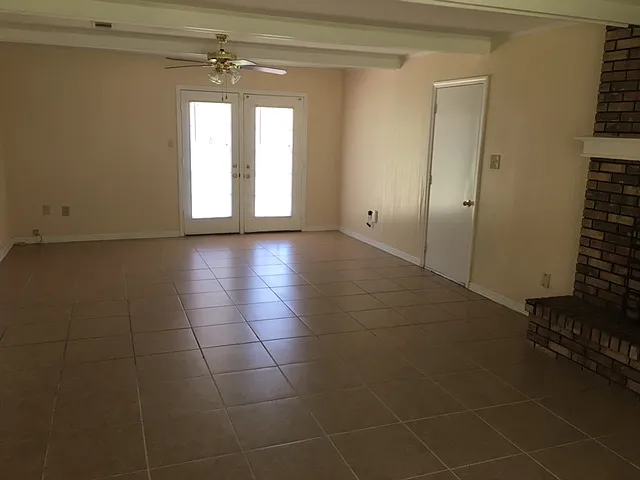 3 bed, 1800 sqft, $1,575 — Photo 3