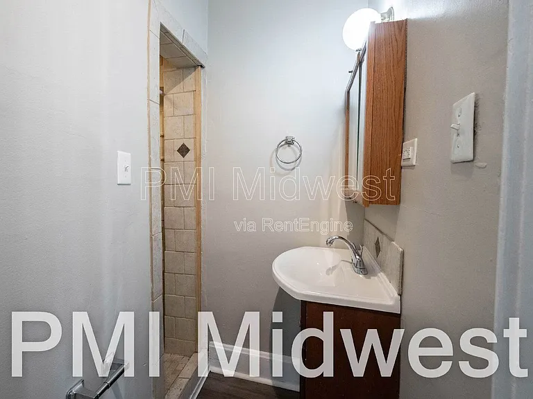 125 E 17th St #1 — Photo 9