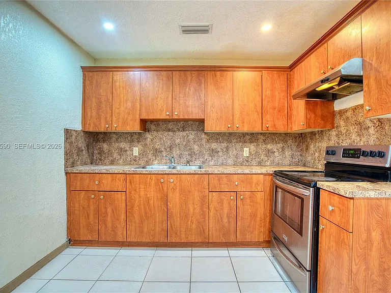 129 SE 4th Ave #1 — Photo 7