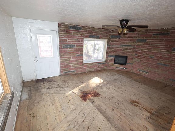 3rd image of 56292 Burr St