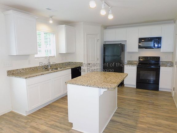 5th image of 719 Torbay Dr