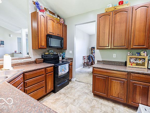 3rd image of 2314 Parkview Dr