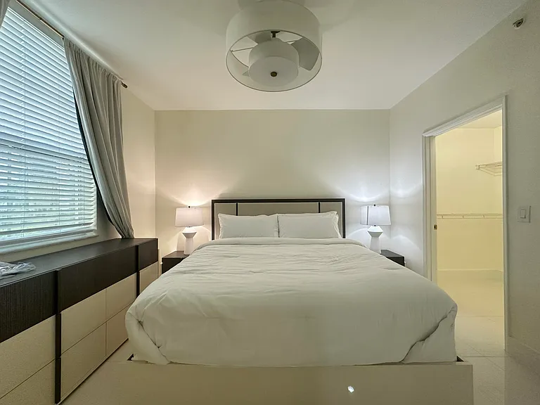 630 Sapodilla Ave #110 — Photo 9