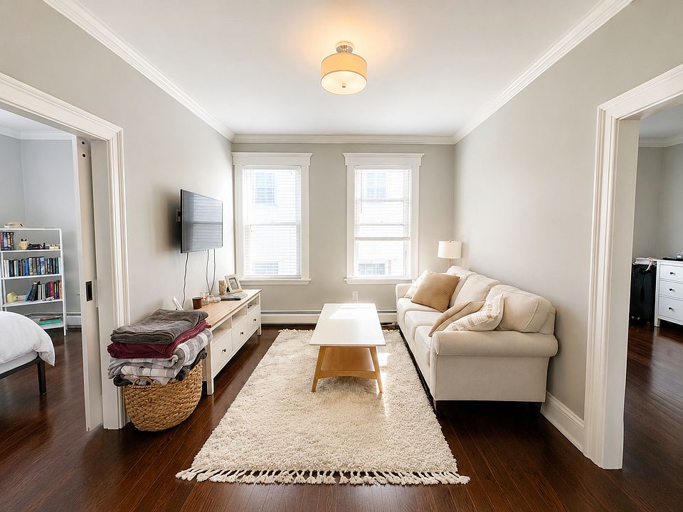 1st image of 8 Bartlett St #2