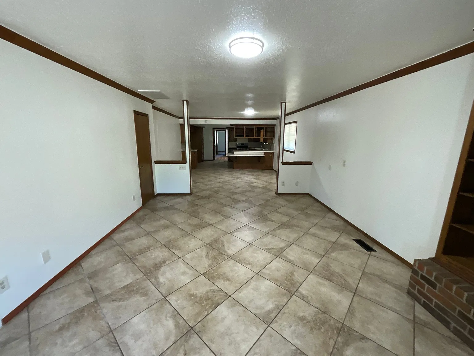 5 bed, 3145 sqft, $2,400 — Photo 4
