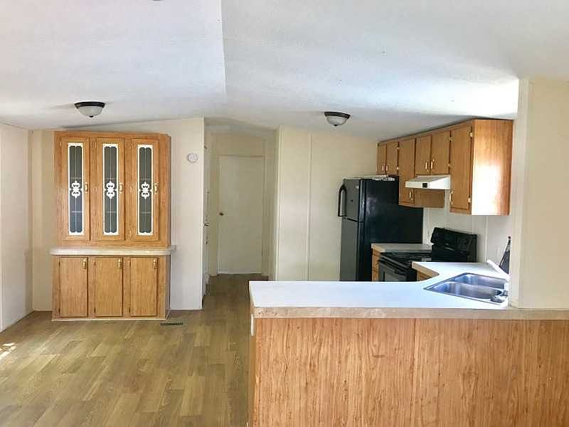 2nd image of 2025 Oak St