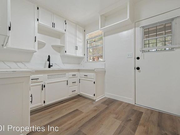 5th image of 8302 Crenshaw Blvd #11242796