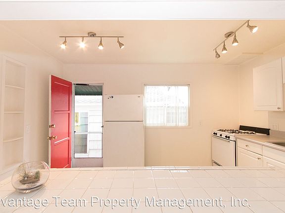 4th image of 1475 Hornblend St