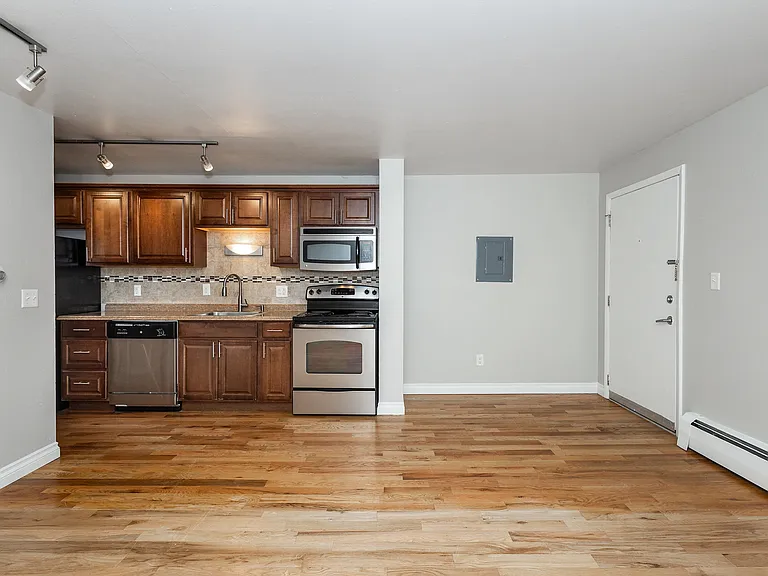 1321 Detroit St — Photo 15