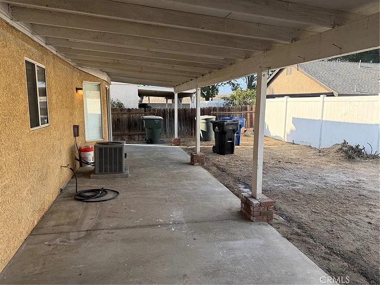 2211 S Walker Ave — Photo 21
