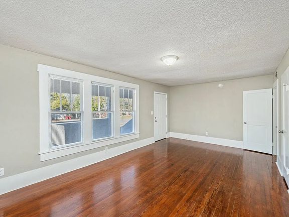 3rd image of 341 E North Ave