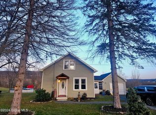 34 Button Rd, Troy, NY 12182