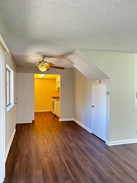 1601 Bassett Lane — Photo 4