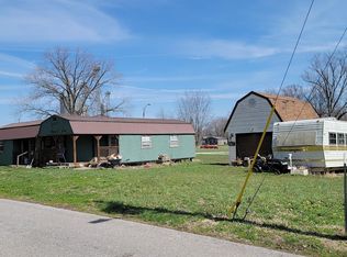 335 S Wine St, Lyons, IN 47443