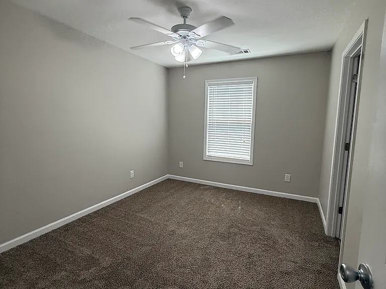 Summit Pointe Apartments — Photo 13