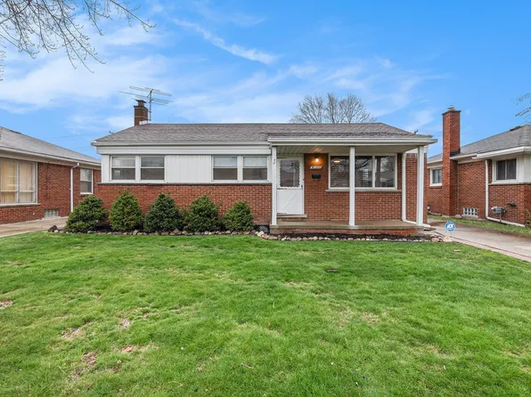 30200 Rosebriar St, Saint Clair Shores, MI 48082