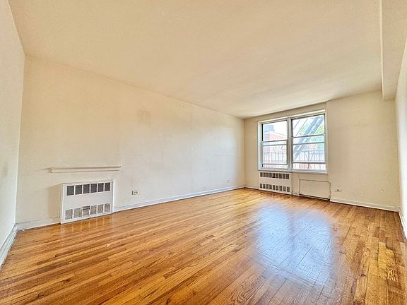 2nd image of 14307 Sanford Ave APT 6F