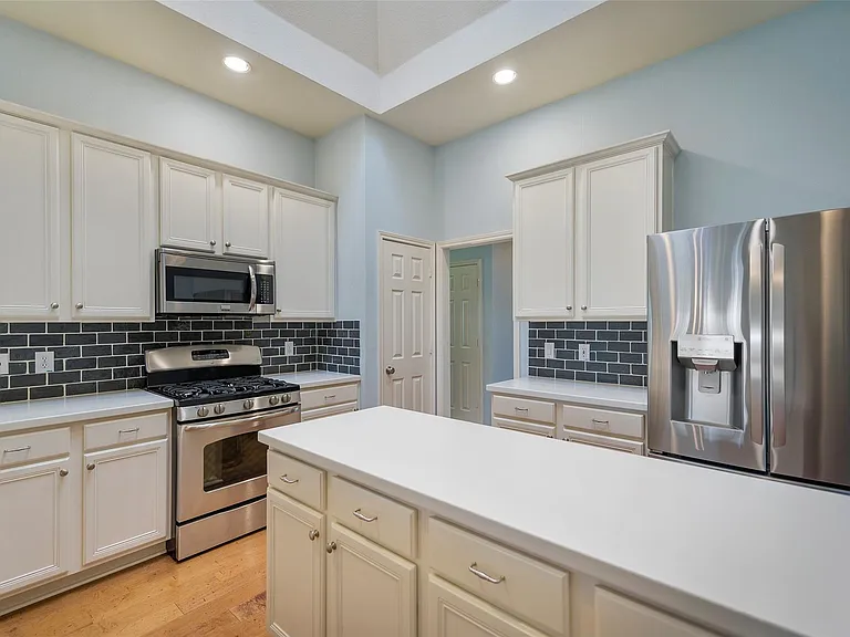 9719 Hawkins Ln — Photo 10